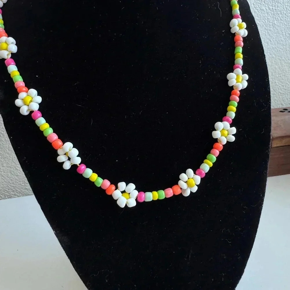 Colorfull Daysi Flowers Beads Necklace - Picture 2 of 7